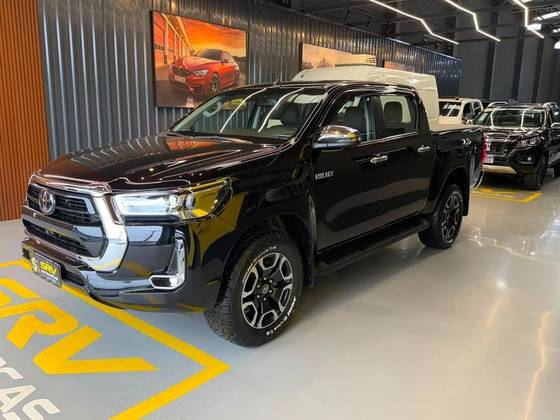 TOYOTA HILUX 2.8 D-4D TURBO DIESEL CD SRX 4X4 AUTOMÁTICO